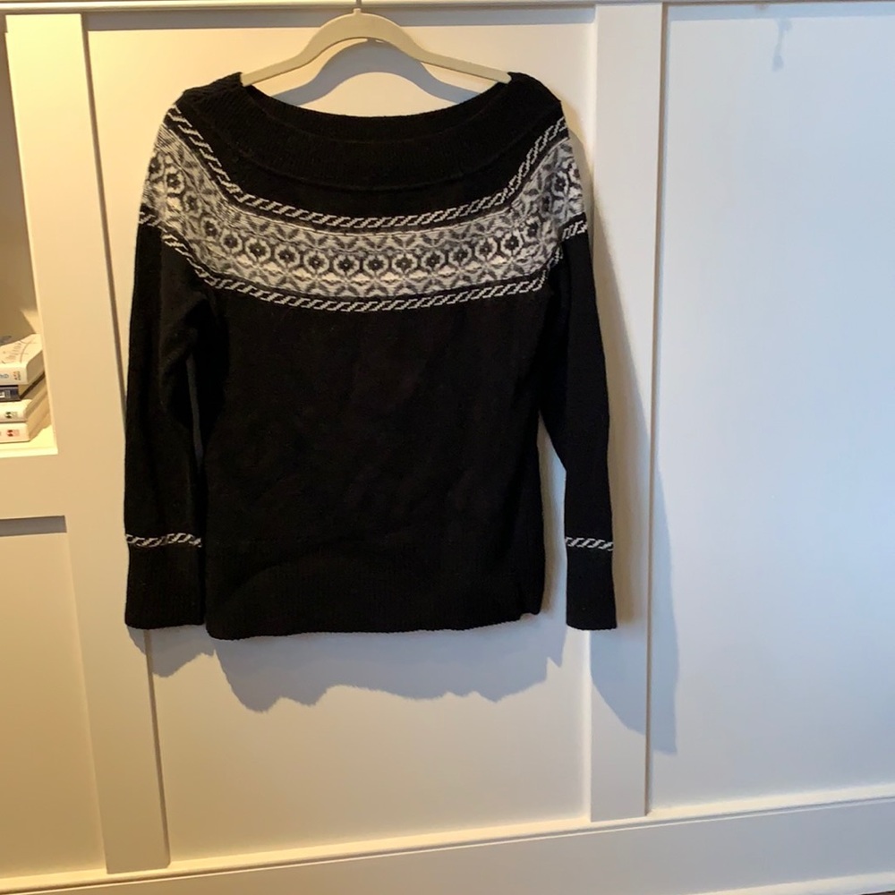 beautiful White House Black Market sweater